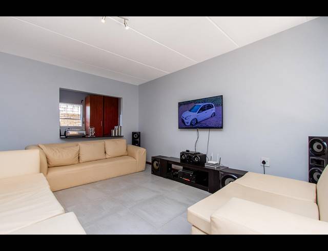 2 BEDROOM SECTIONAL TITLE FOR SALE IN LITTLE FALLS